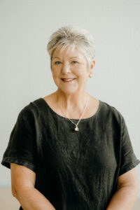 Adele, Administrator